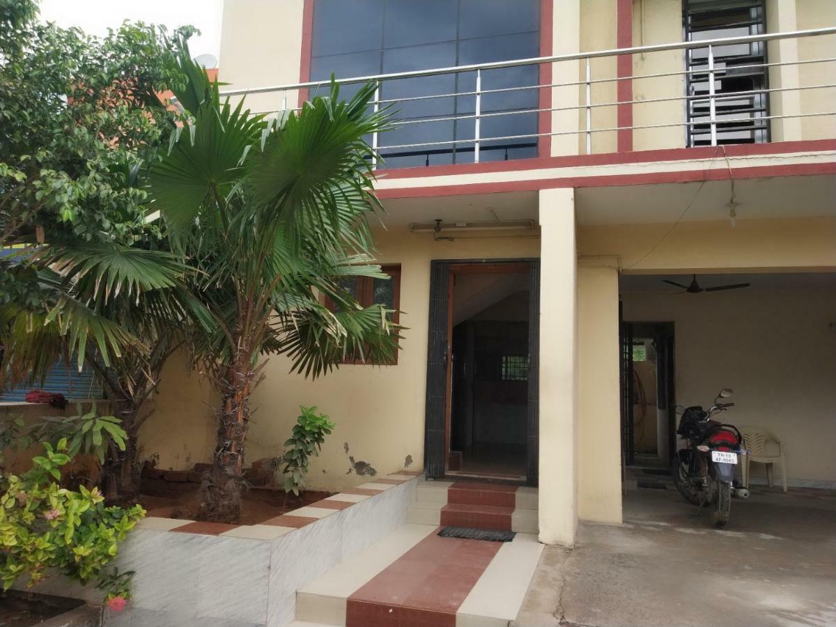 Mithran Residency Hotel Csennai Kültér fotó